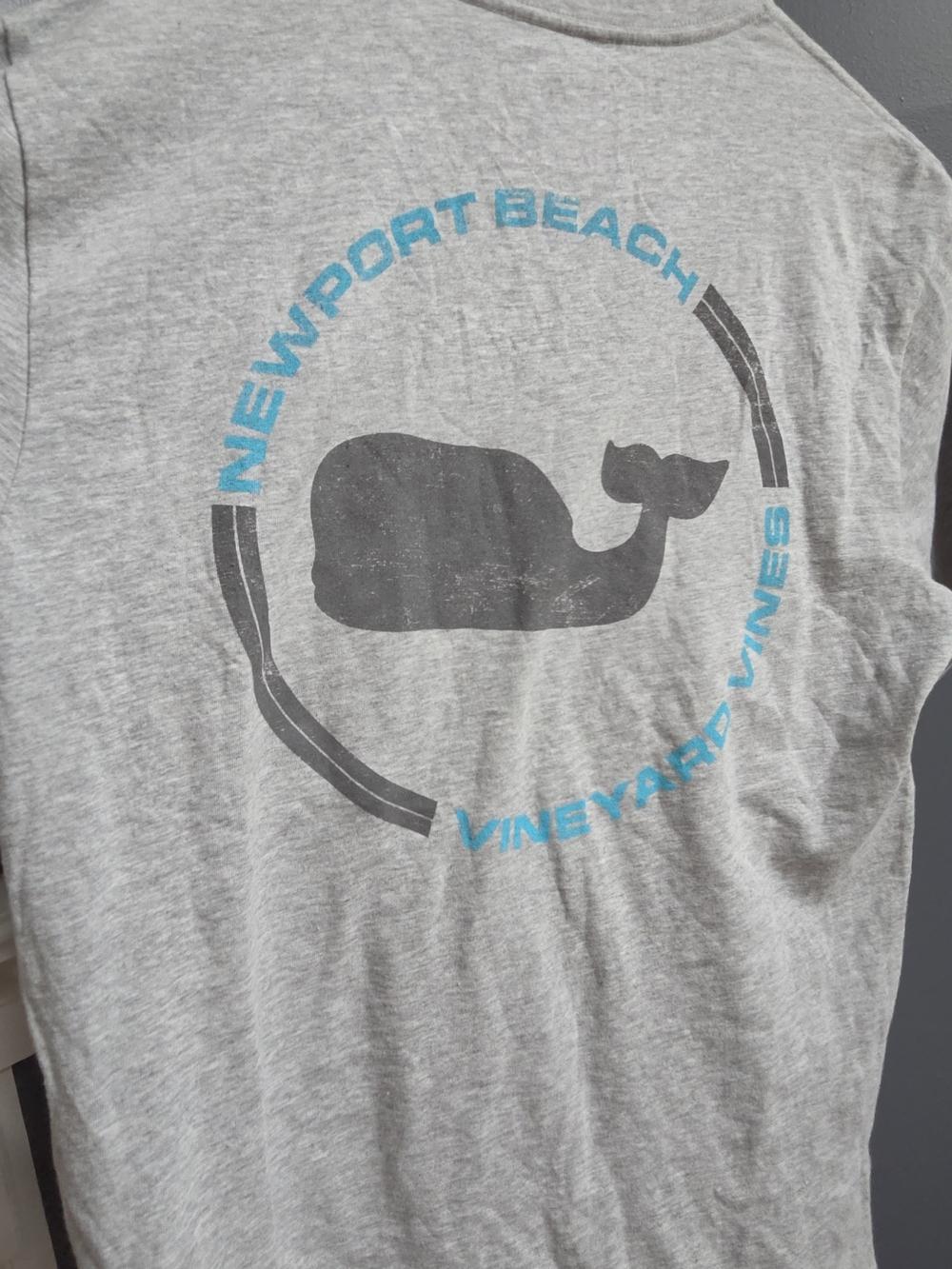 NWT Vineyard Vines Grey Heather Short Sleeve Whale- Mens- Size Medium